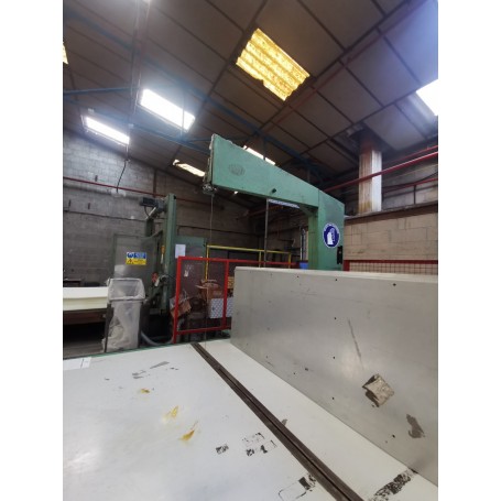 Scie à mousse verticale KURIS